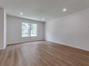 2032 Meadfoot Rd in Carrollton, TX - Building Photo - Building Photo