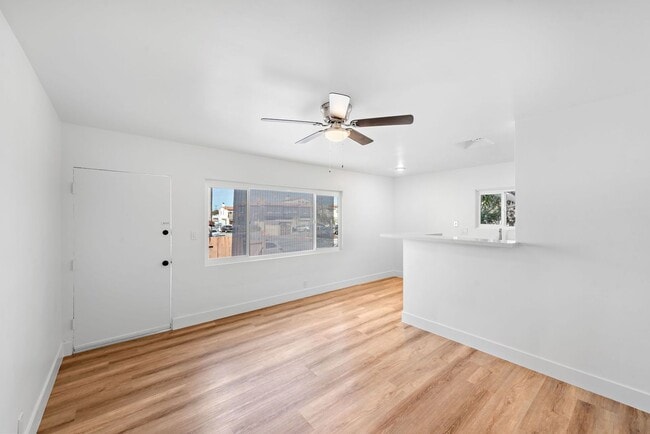 105 Avenida Rosa in San Clemente, CA - Building Photo - Building Photo