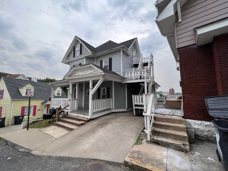 445 Baird St in Morgantown, WV - Building Photo