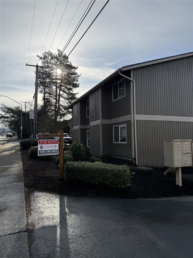 Viking Suites in Bellingham, WA - Building Photo - Building Photo