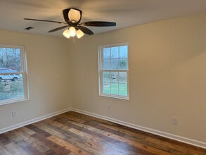 330 Fountainhead Rd in Portland, TN - Building Photo - Building Photo