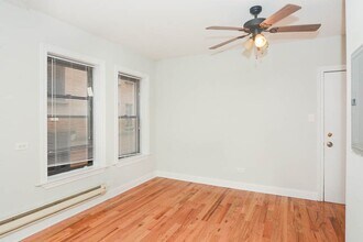 826 W Cornelia Ave in Chicago, IL - Foto de edificio - Building Photo