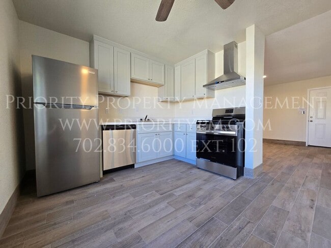 6974 Elkwood Dr in Las Vegas, NV - Building Photo - Building Photo