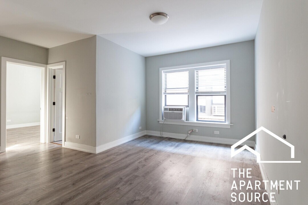 705 W Brompton Ave in Chicago, IL - Building Photo