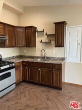 16925 Dormie Pl in Los Angeles, CA - Building Photo - Building Photo