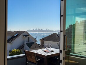 217 Richardson St in Sausalito, CA - Foto de edificio - Building Photo