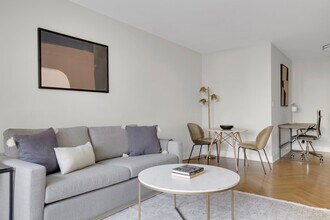 30 Park Ave in New York, NY - Building Photo - Building Photo