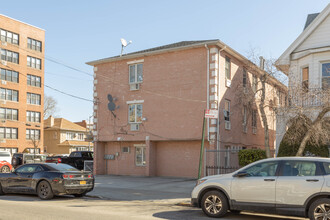 2230 Benson Ave in Brooklyn, NY - Foto de edificio - Building Photo