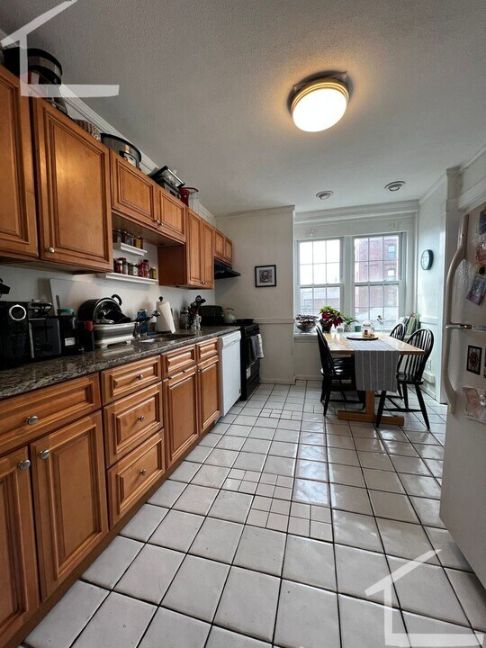 222 Washington St in Brookline, MA - Building Photo