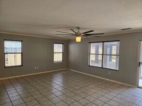 2987 Temple Dr in Laredo, TX - Building Photo - Building Photo