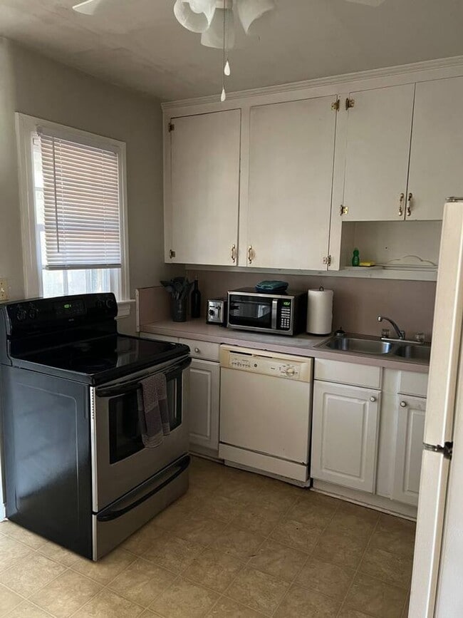 1104 N Duval St in Tallahassee, FL - Building Photo - Building Photo