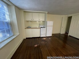 90 Myrtle St in Boston, MA - Building Photo