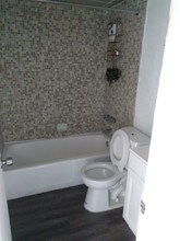 465 E 28th St-Unit -04 in Hialeah, FL - Building Photo - Building Photo