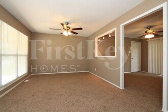 2335 Bramble Ln in Florissant, MO - Foto de edificio - Building Photo