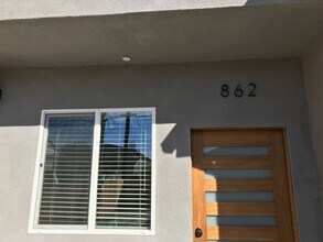 860 W 74th St in Los Angeles, CA - Building Photo - Building Photo