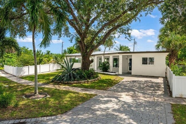 2298 NE 4th Ave in Boca Raton, FL - Building Photo - Building Photo