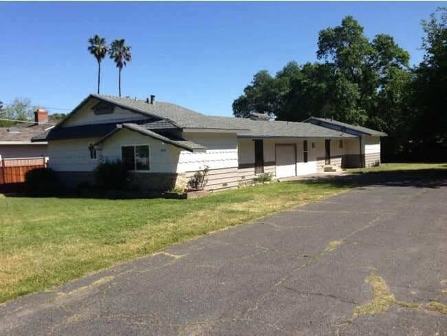 5952 Shirley Ave in Carmichael, CA - Building Photo - Building Photo