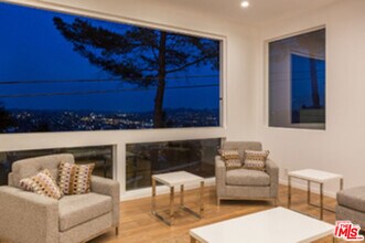 653 Cross Ave in Los Angeles, CA - Building Photo - Building Photo