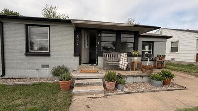 322 E Kerr Dr in Midwest City, OK - Foto de edificio - Building Photo