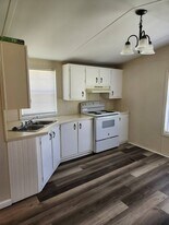 180 Dixon Rd in Holly Ridge, NC - Building Photo