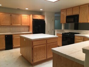 27 Herlax Cir in Chico, CA - Building Photo - Building Photo