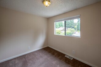 10717 NE 145th Pl in Bothell, WA - Building Photo - Building Photo
