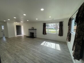 239 E 20th St in Tracy, CA - Building Photo - Building Photo