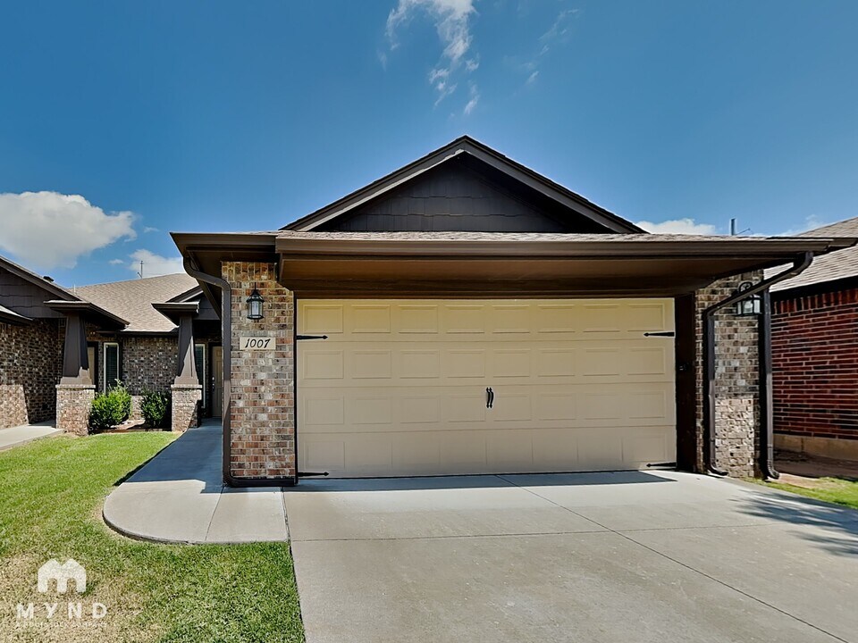 1007 Merlin Dr in Norman, OK - Building Photo