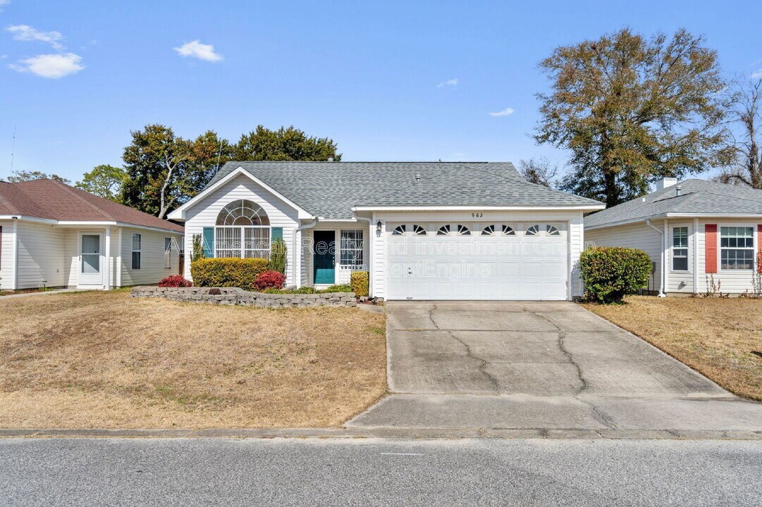 962 John Wayne Cir in Fort Walton Beach, FL - Building Photo