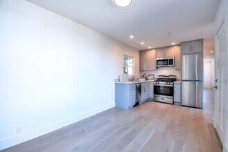 249 Kentucky St, Unit B      1 bedroom in Petaluma, CA - Building Photo - Building Photo