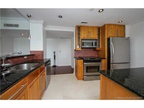9100 W Bay Harbor Dr, Unit 8 in Bay Harbor Islands, FL - Building Photo - Building Photo