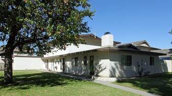 625 W Provential Dr in Anaheim, CA - Building Photo