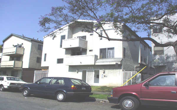 736 Rose Ave in Long Beach, CA - Foto de edificio - Building Photo