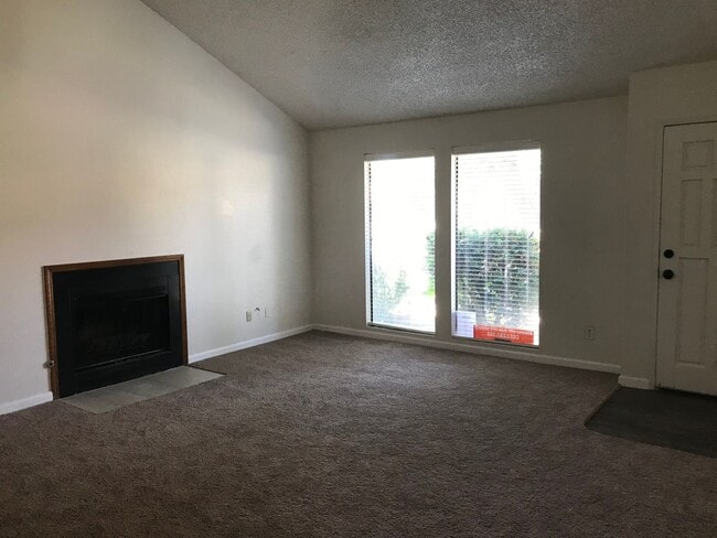 1904 E Harold Ave in Visalia, CA - Building Photo - Building Photo