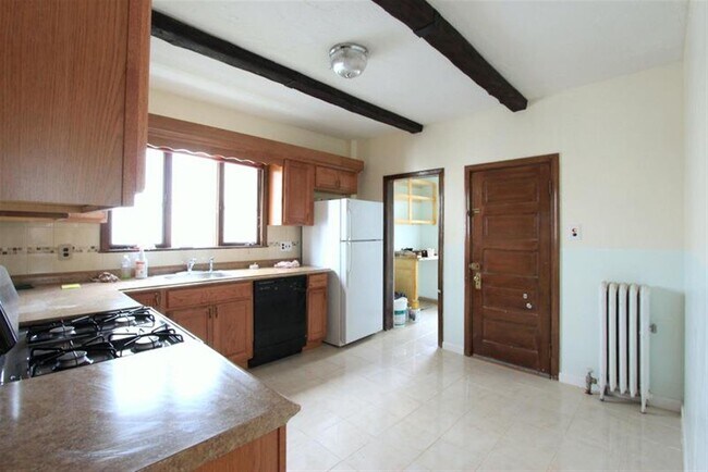 14 Belknap St, Unit 1 in Somerville, MA - Foto de edificio - Building Photo