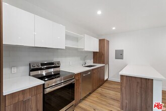 2002 4th St in Santa Monica, CA - Foto de edificio - Building Photo