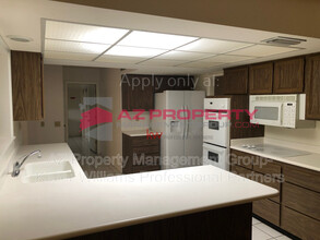 9711 W Terrace Ln-Unit -2244-207 in Sun City, AZ - Foto de edificio - Building Photo