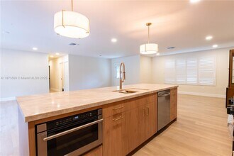 7361 SW 115th St in Miami, FL - Building Photo - Building Photo