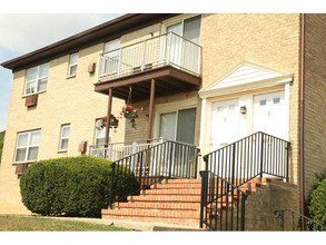 Parkside Court in Ewing, NJ - Building Photo - Building Photo