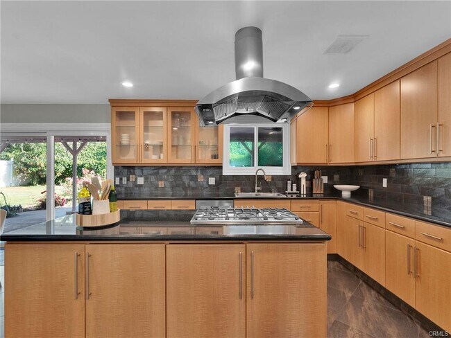 23942 Califa St in Los Angeles, CA - Building Photo - Building Photo