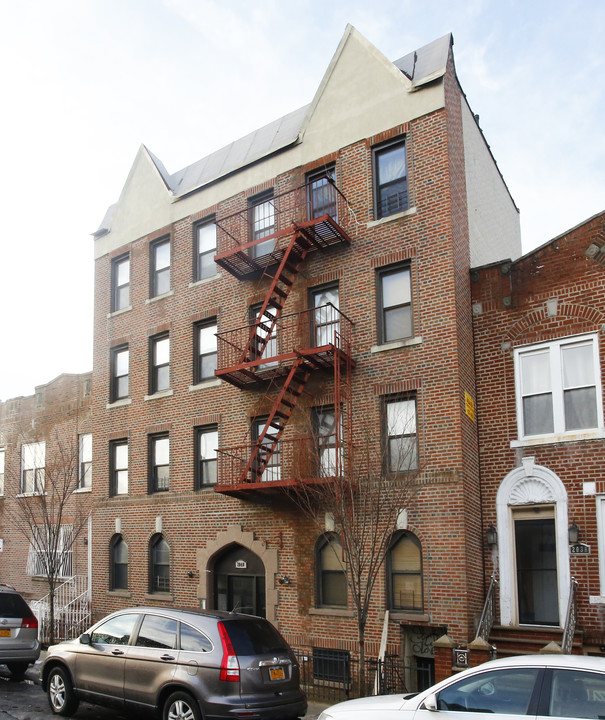 2040 62nd St in Brooklyn, NY - Building Photo