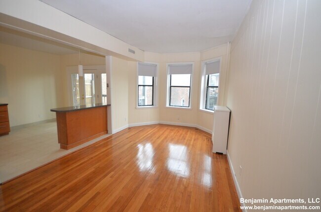 1111 Commonwealth Ave, Unit A in Boston, MA - Building Photo - Building Photo