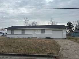 1003 7th Ave NW in Miami, OK - Building Photo