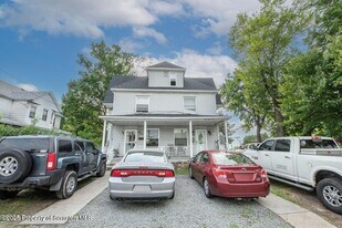 947 William St in Avoca, PA - Building Photo