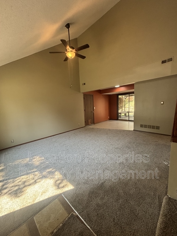 2401 Sequoia Ct in Lawrence, KS - Building Photo - Building Photo