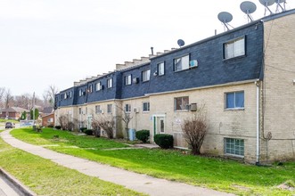 Cherrywood Manor in Dayton, OH - Building Photo - Building Photo