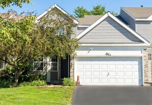 754 Savannah Ln in Crystal Lake, IL - Building Photo