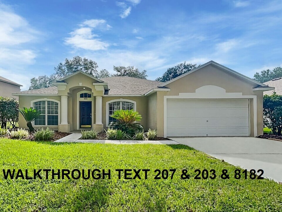 702 Berry Bramble Dr in Brandon, FL - Building Photo