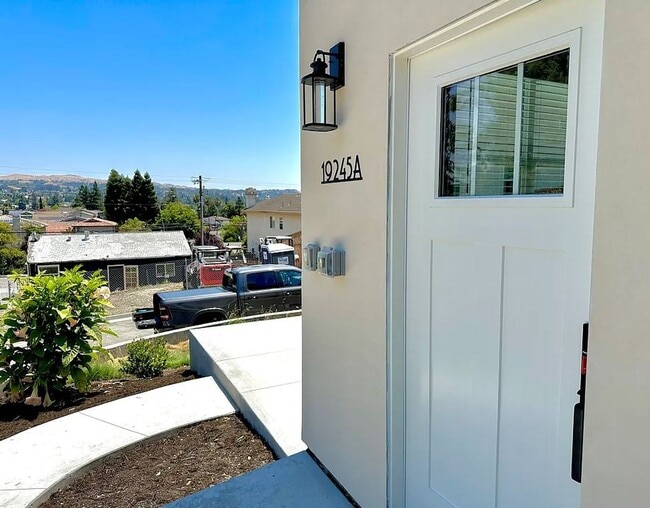 19245 Carlton Ave in Castro Valley, CA - Building Photo - Building Photo