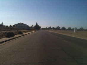 2785 Central Park Dr in Wasco, CA - Building Photo - Other